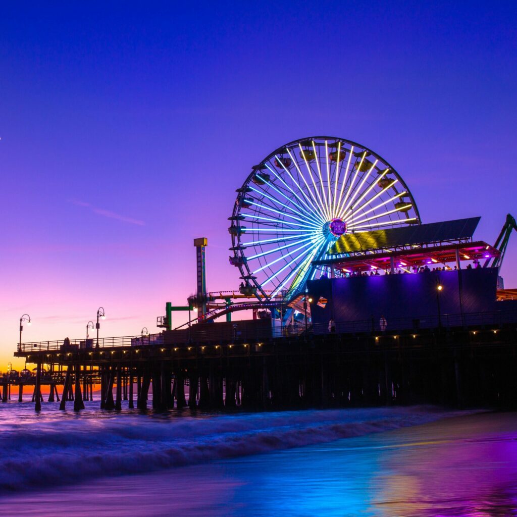 Santa Monica vs Venice Beach - Guide for Visiting & Living in 2023